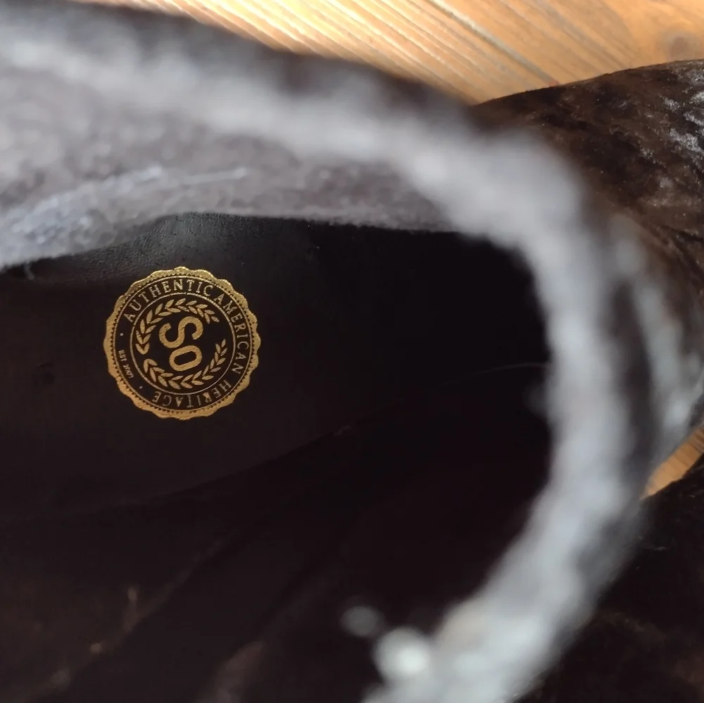 Beautiful! Velvet w/Embroidered Paisley Pattern Ankle Boot Size 8 Med NWOT - Picture 10 of 14